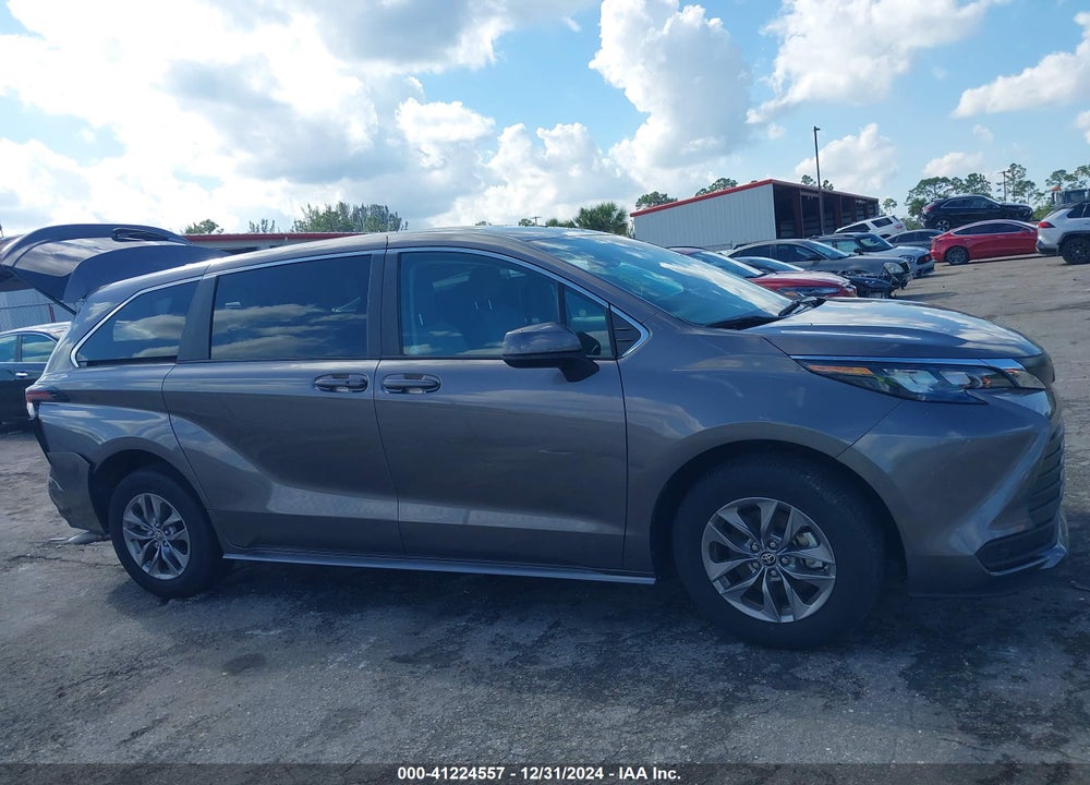 2024 TOYOTA SIENNA LE VIN: 5TDKRKEC3RS187306