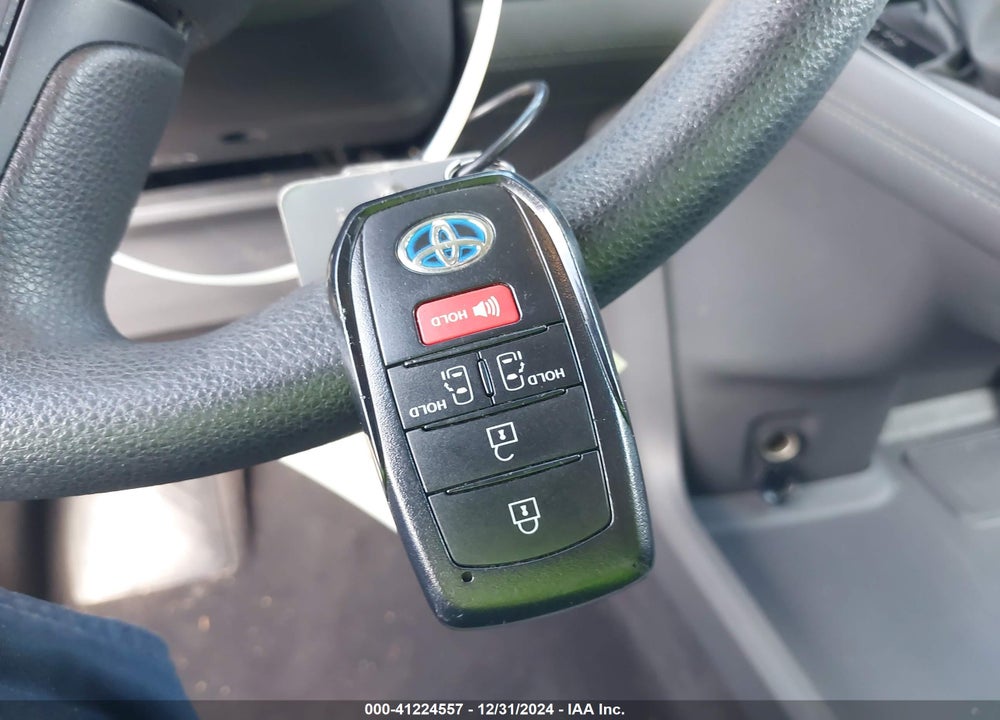 2024 TOYOTA SIENNA LE VIN: 5TDKRKEC3RS187306