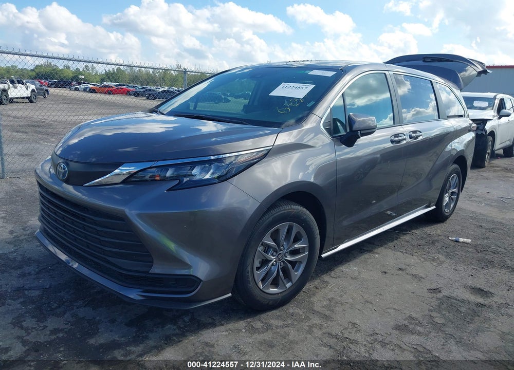 2024 TOYOTA SIENNA LE VIN: 5TDKRKEC3RS187306