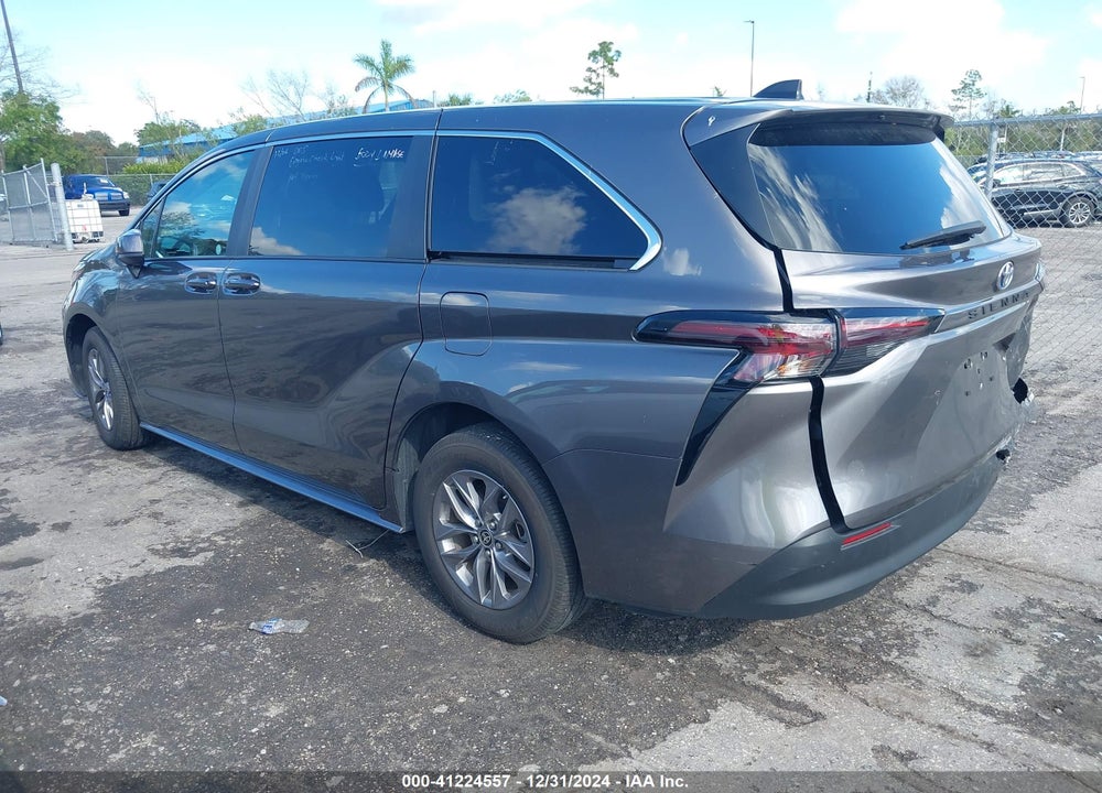 2024 TOYOTA SIENNA LE VIN: 5TDKRKEC3RS187306