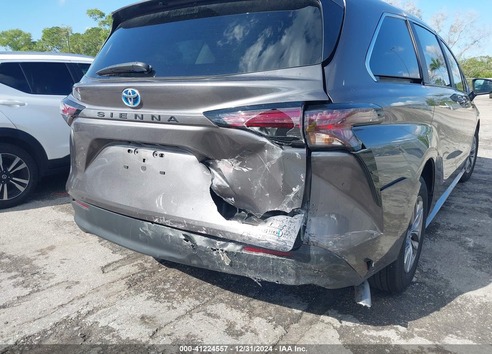 2024 TOYOTA SIENNA LE VIN: 5TDKRKEC3RS187306
