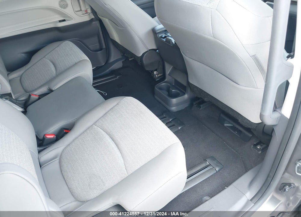 2024 TOYOTA SIENNA LE VIN: 5TDKRKEC3RS187306