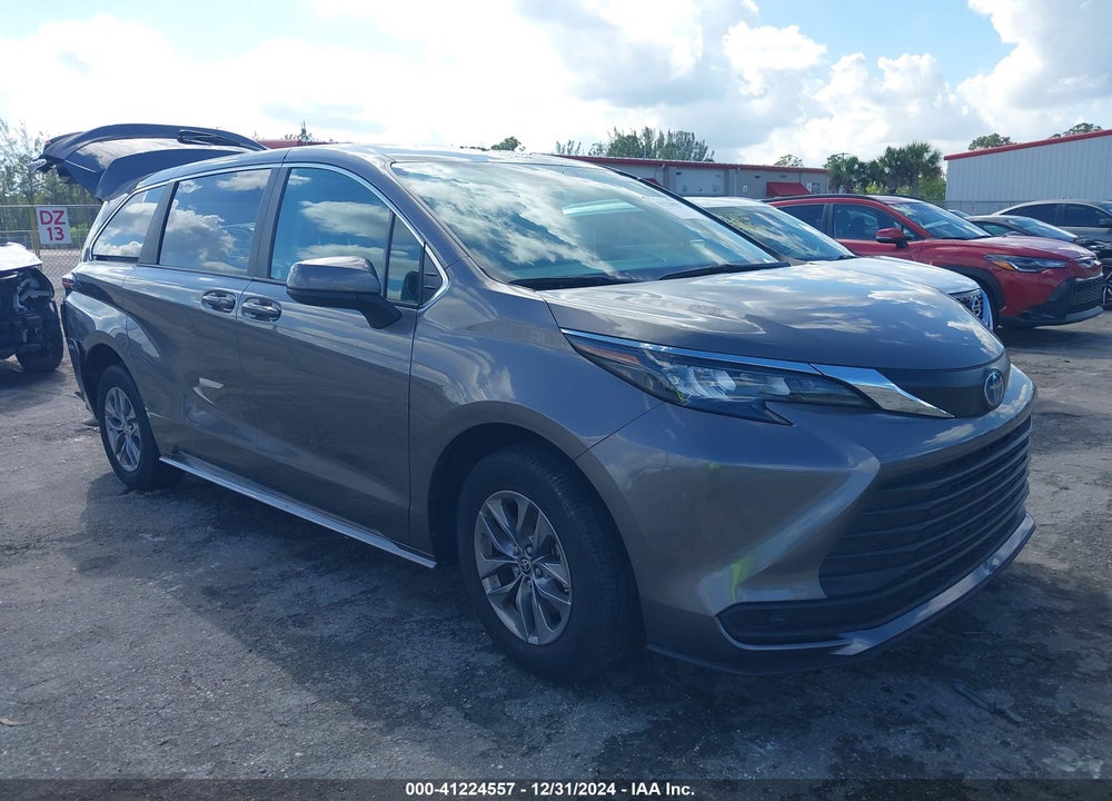 2024 TOYOTA SIENNA LE VIN: 5TDKRKEC3RS187306