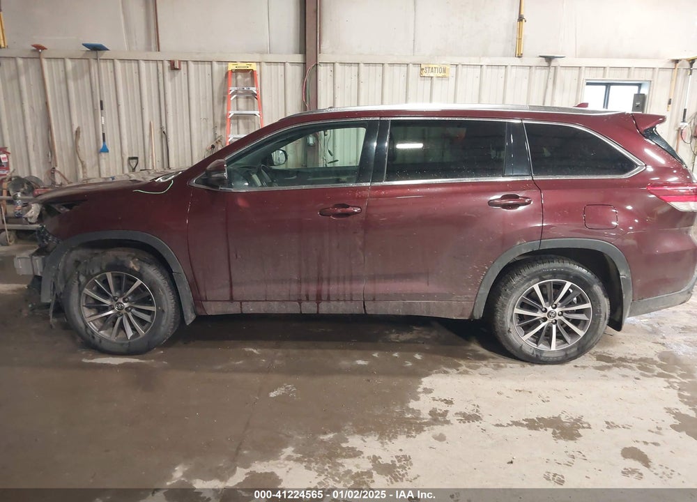 2018 TOYOTA HIGHLANDER XLE VIN: 5TDJZRFH6JS867817