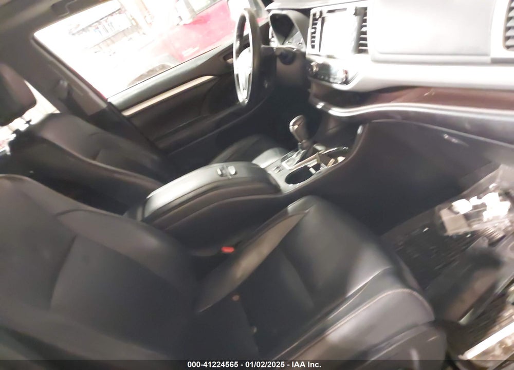 2018 TOYOTA HIGHLANDER XLE VIN: 5TDJZRFH6JS867817