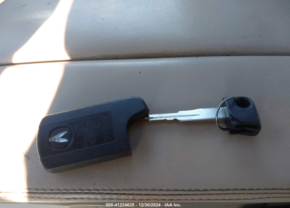 2006 ACURA RL VIN: JH4KB16546C004456