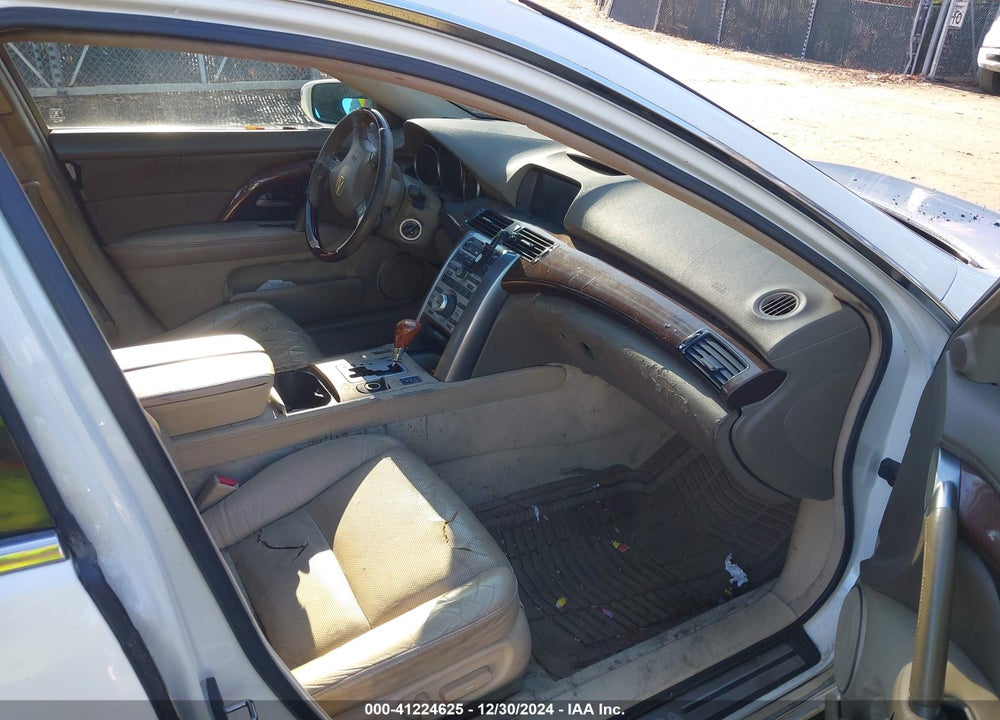 2006 ACURA RL VIN: JH4KB16546C004456