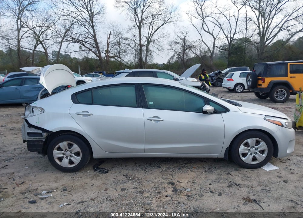 2017 KIA FORTE VIN: 3KPFK4A70HE146781