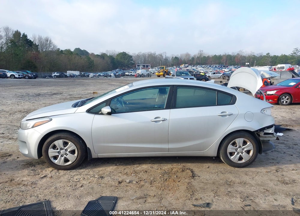 2017 KIA FORTE VIN: 3KPFK4A70HE146781