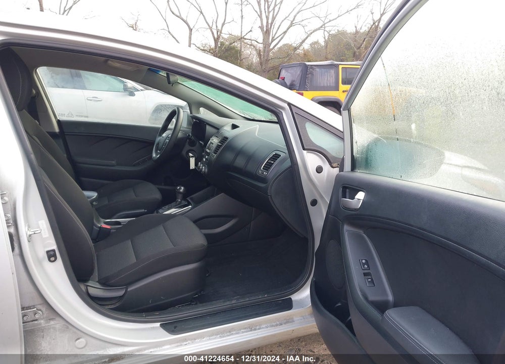 2017 KIA FORTE VIN: 3KPFK4A70HE146781