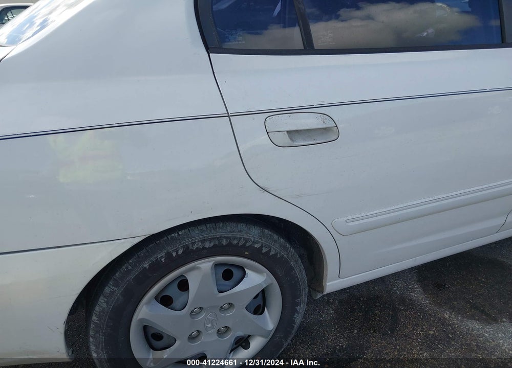 2004 HYUNDAI ELANTRA GLS/GT VIN: KMHDN46D84U819305
