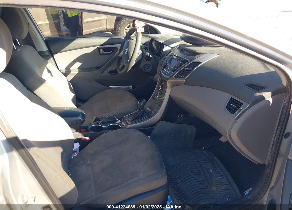 2016 HYUNDAI ELANTRA SE VIN: 5NPDH4AE4GH720720