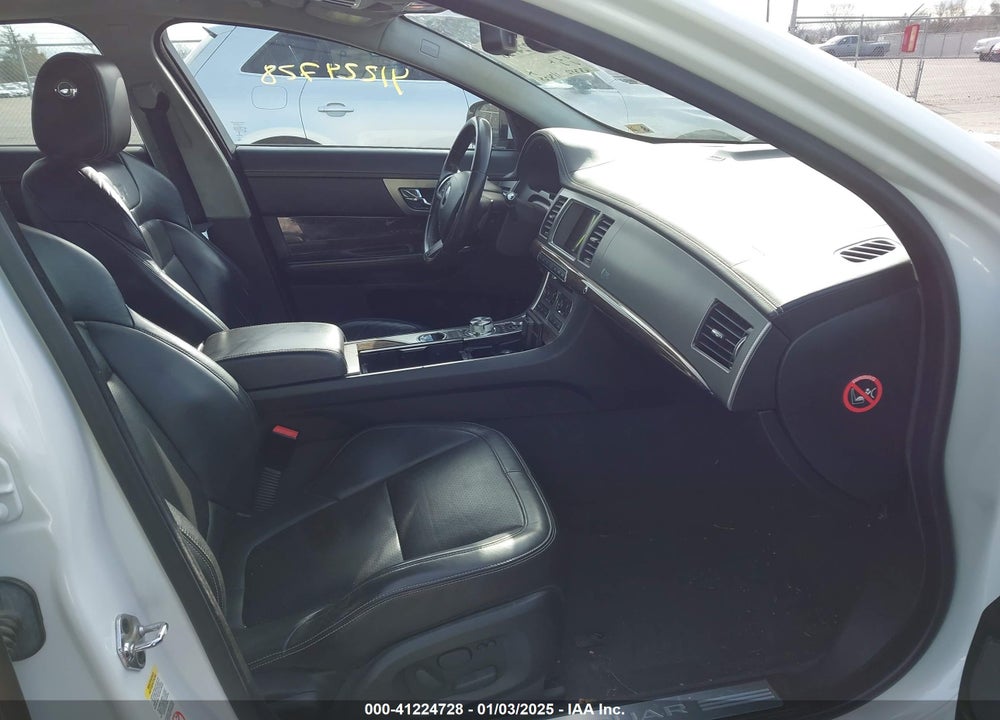 2015 JAGUAR XF VIN: SAJWA0JH8FMU68816