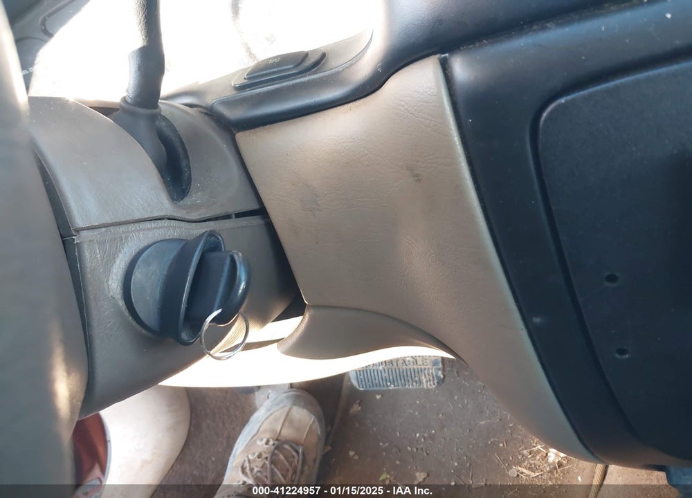2002 FORD TAURUS SE VIN: 1FAHP53U72A235802