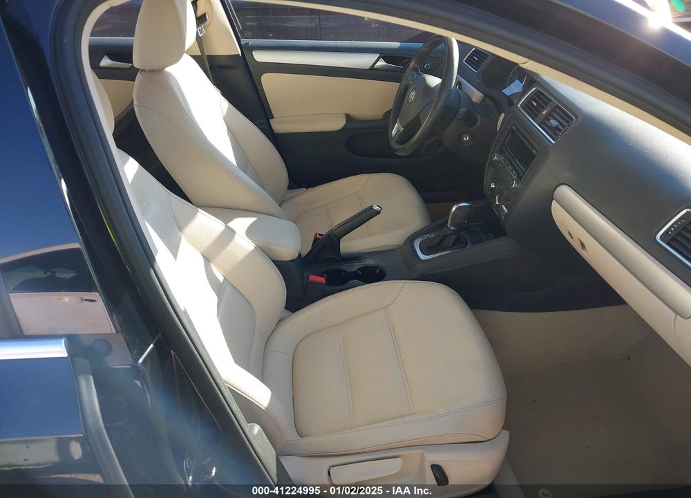 2014 VOLKSWAGEN JETTA VIN: 3VWD17AJ1EM392485