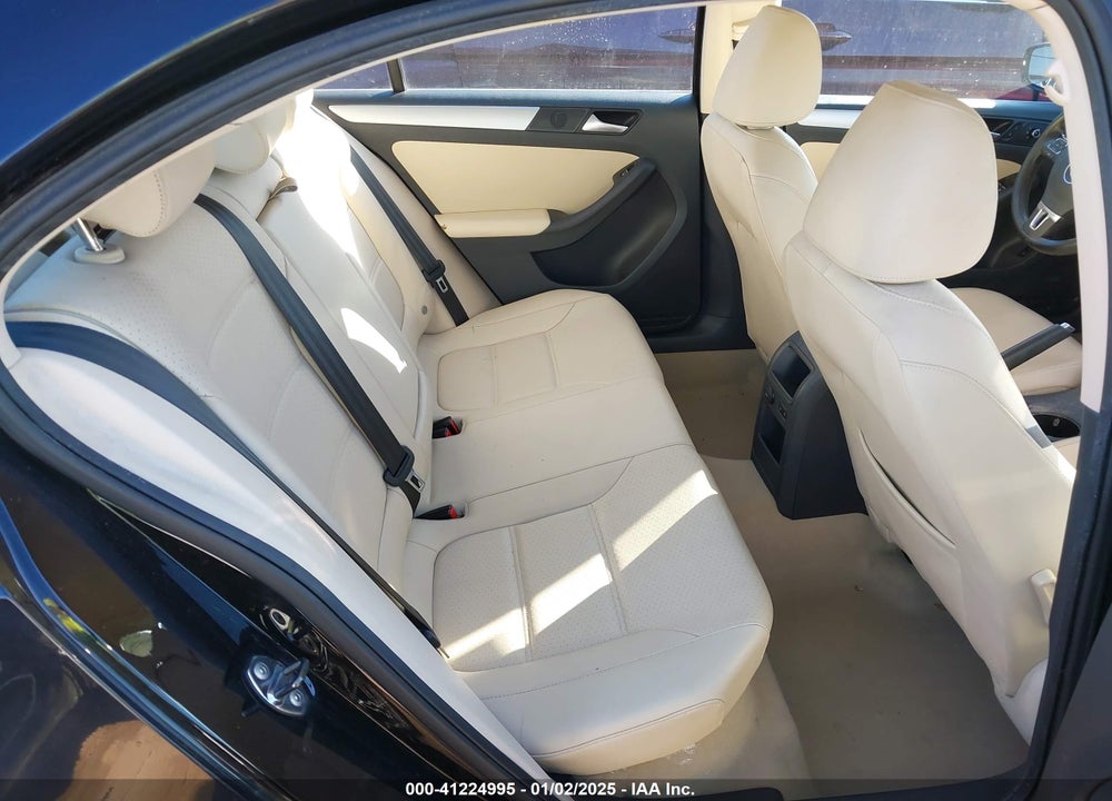 2014 VOLKSWAGEN JETTA VIN: 3VWD17AJ1EM392485
