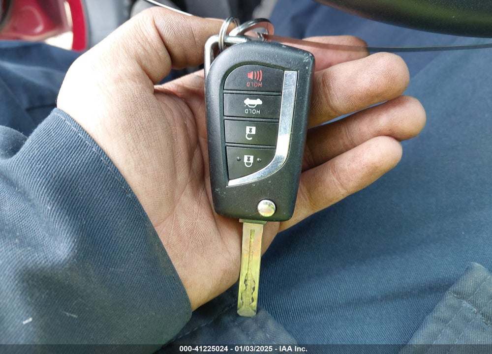 2018 TOYOTA CAMRY VIN: 4T1B11HK2JU549643