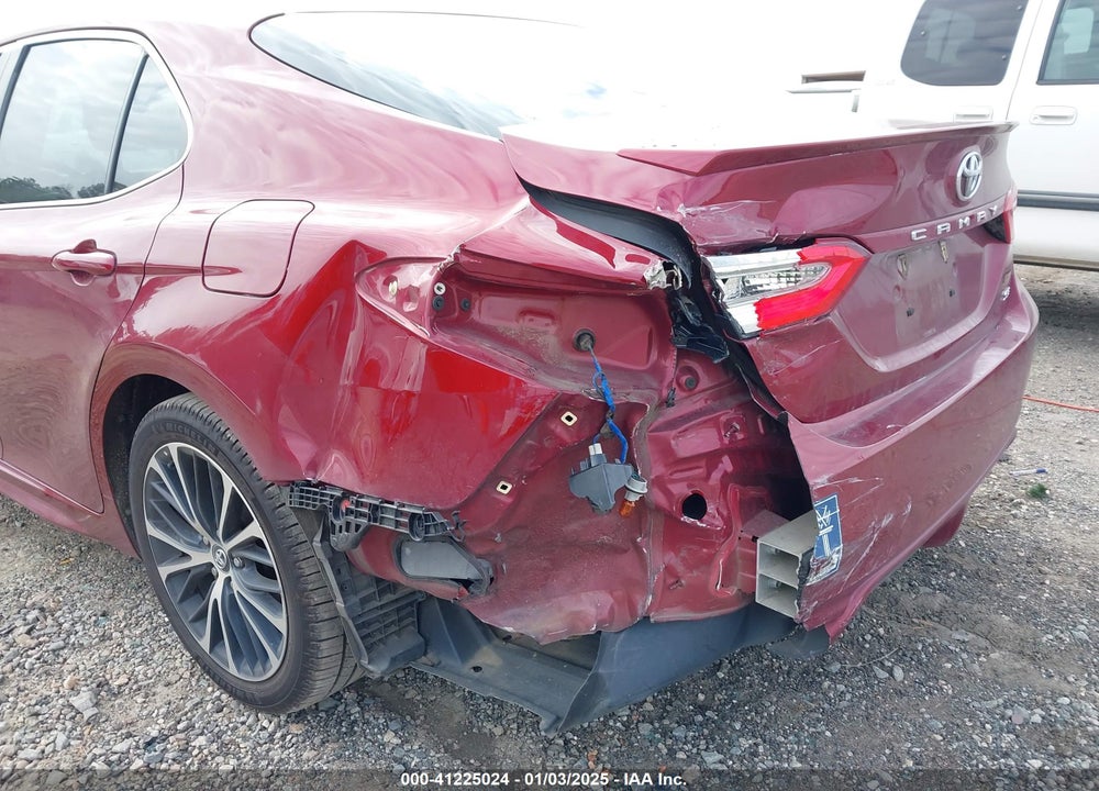 2018 TOYOTA CAMRY VIN: 4T1B11HK2JU549643