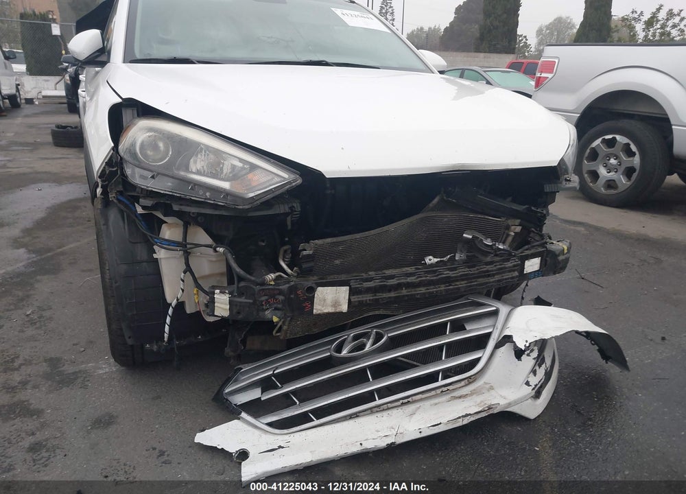 2017 HYUNDAI TUCSON SE VIN: KM8J33A44HU580836