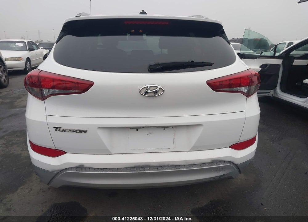 2017 HYUNDAI TUCSON SE VIN: KM8J33A44HU580836