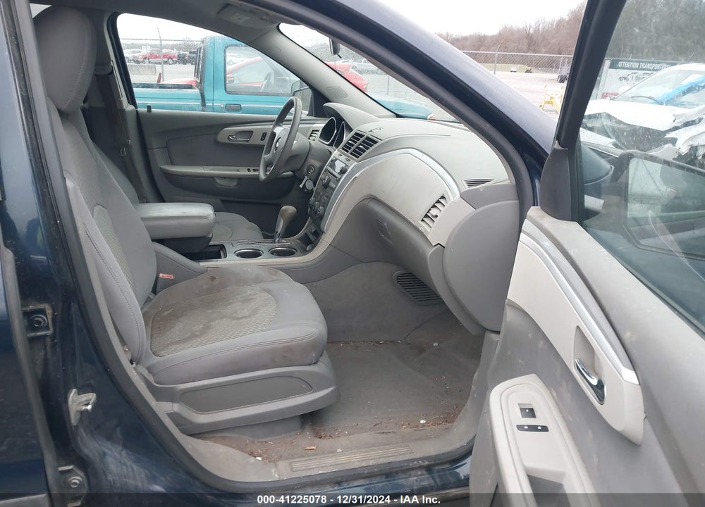 2010 CHEVROLET TRAVERSE LS VIN: 1GNLREED8AS110125