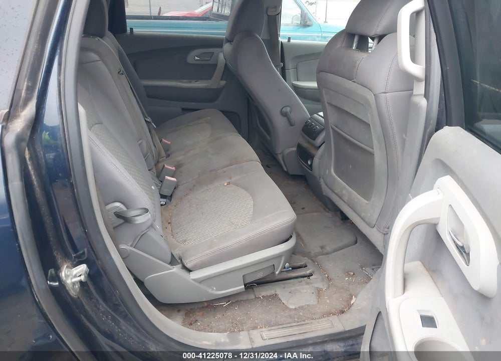 2010 CHEVROLET TRAVERSE LS VIN: 1GNLREED8AS110125