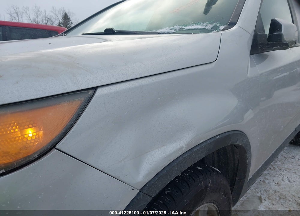 2011 KIA SORENTO LX VIN: 5XYKT3A18BG136852