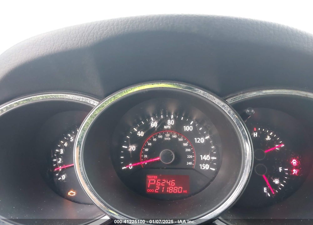 2011 KIA SORENTO LX VIN: 5XYKT3A18BG136852