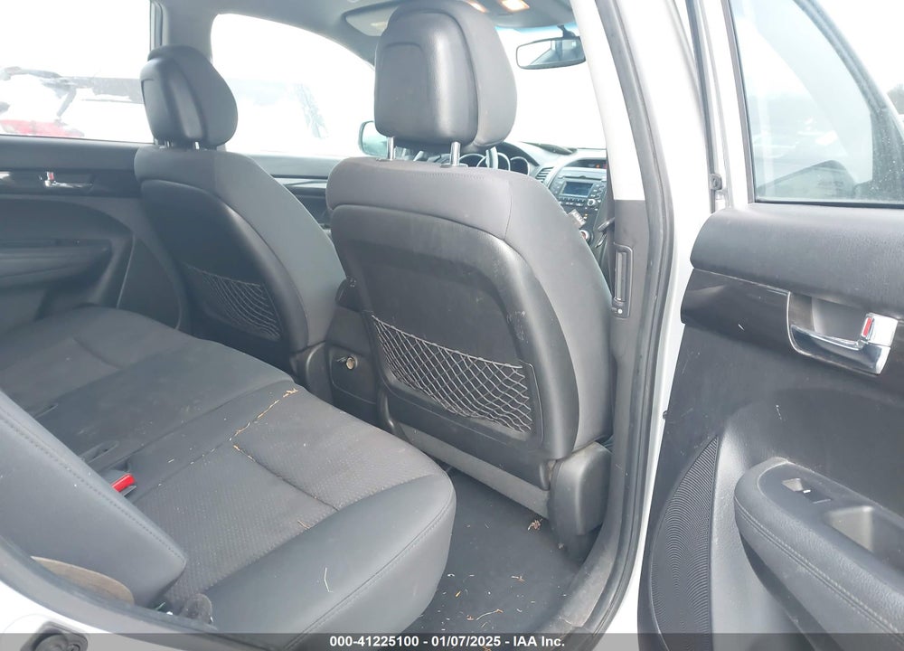 2011 KIA SORENTO LX VIN: 5XYKT3A18BG136852