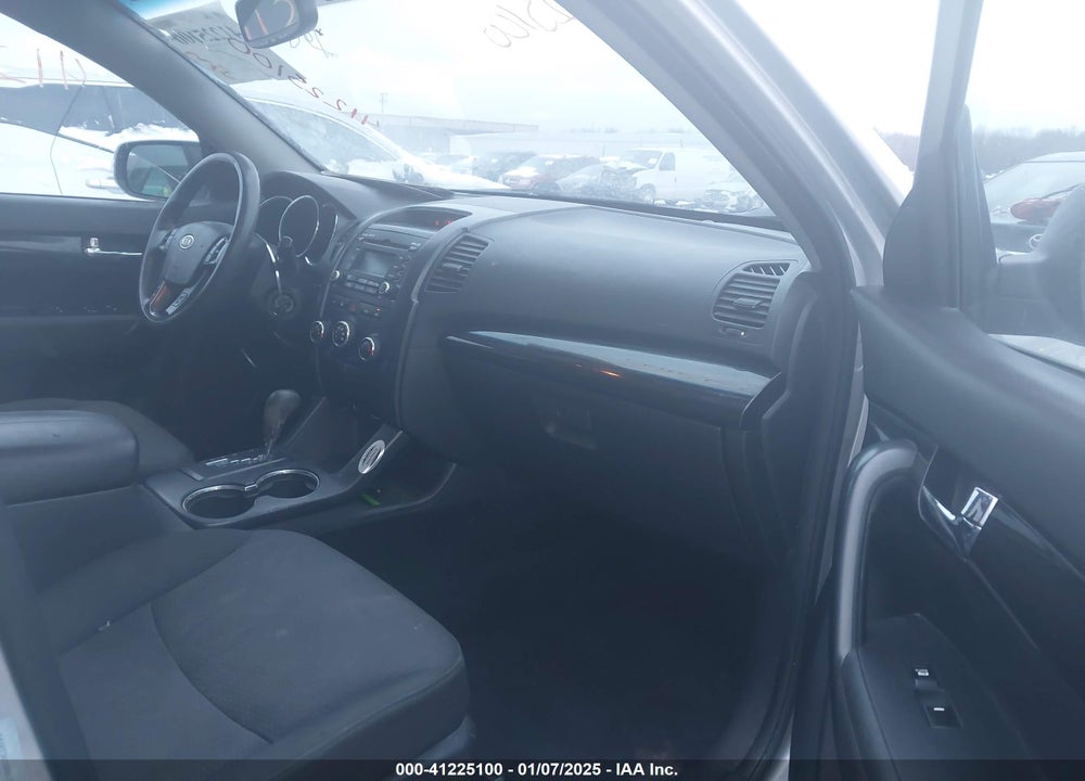 2011 KIA SORENTO LX VIN: 5XYKT3A18BG136852