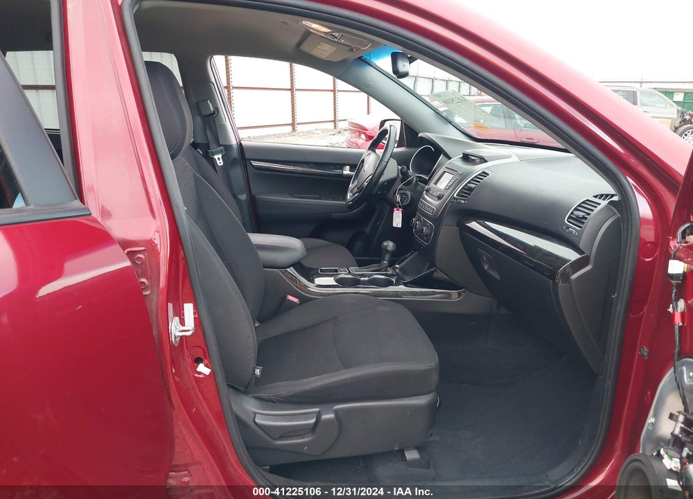 2014 KIA SORENTO LX V6 VIN: 5XYKT4A75EG452093