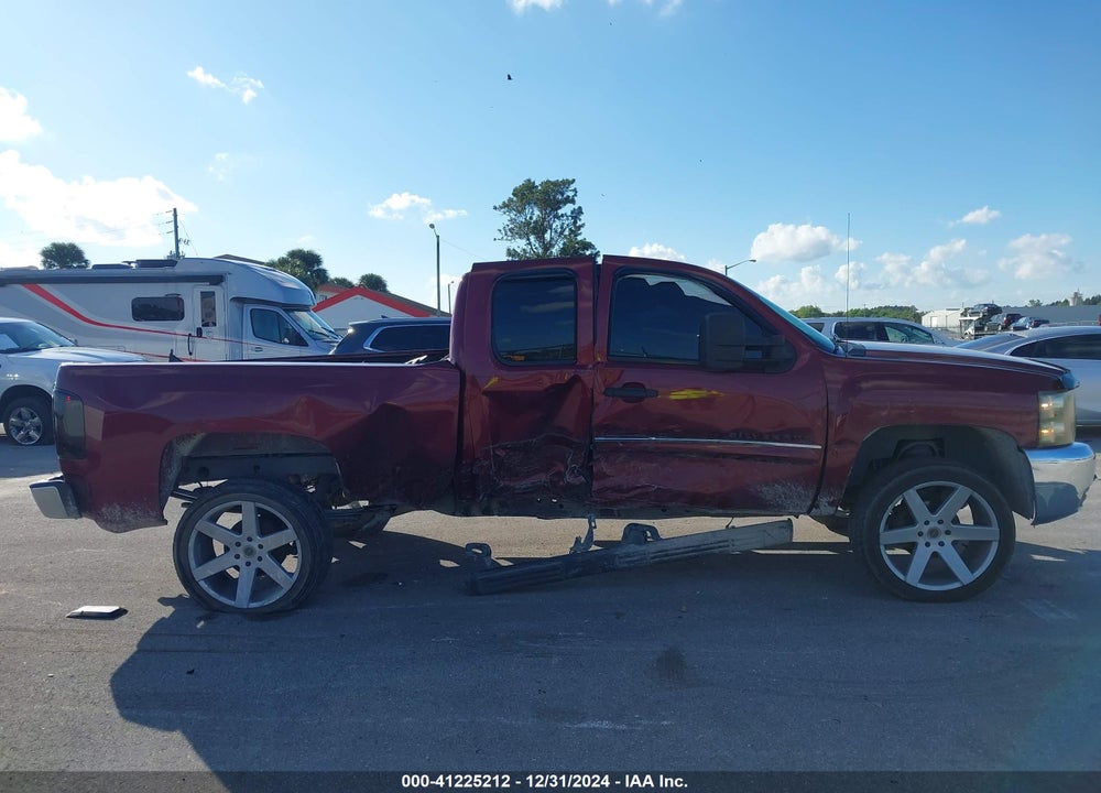 2013 CHEVROLET SILVERADO 1500 LT VIN: 1GCRCSE09DZ131593
