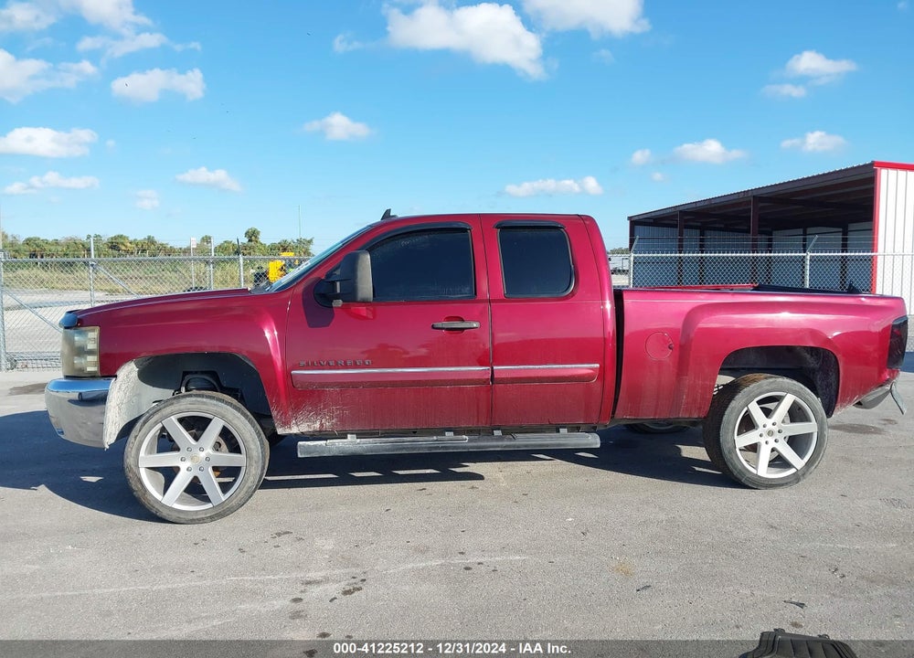 2013 CHEVROLET SILVERADO 1500 LT VIN: 1GCRCSE09DZ131593