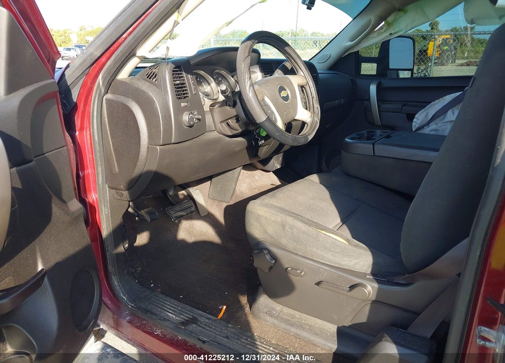 2013 CHEVROLET SILVERADO 1500 LT VIN: 1GCRCSE09DZ131593