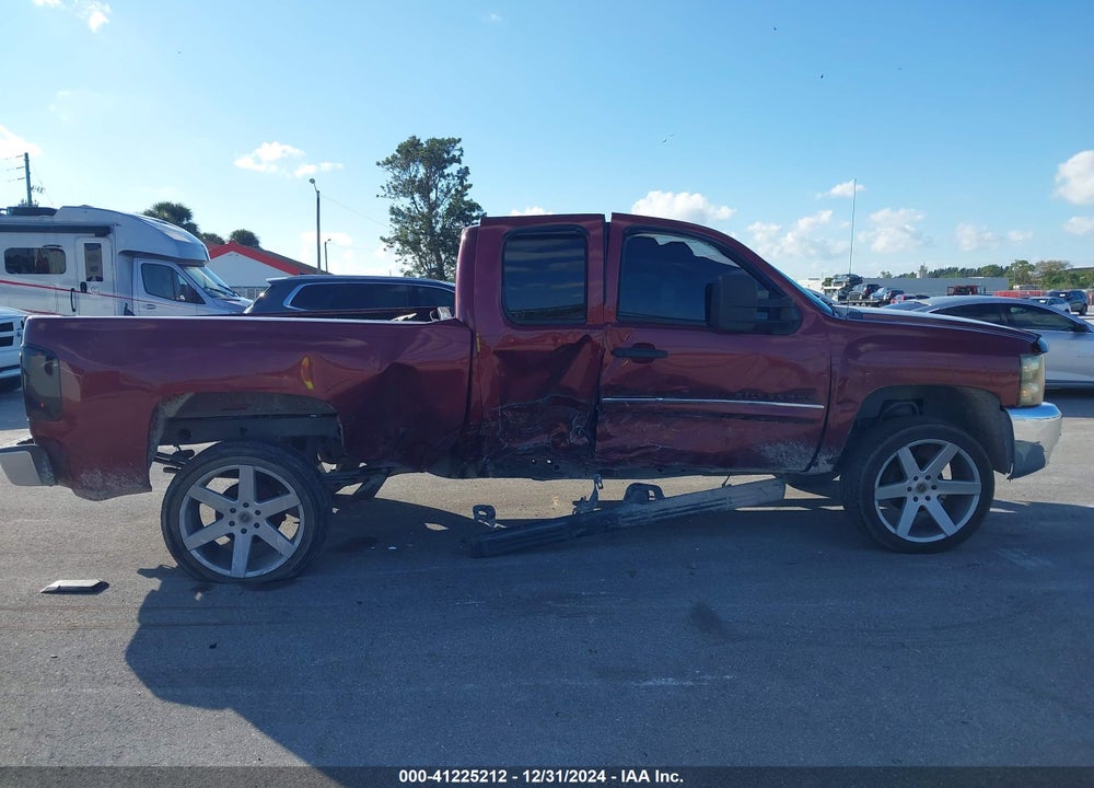 2013 CHEVROLET SILVERADO 1500 LT VIN: 1GCRCSE09DZ131593