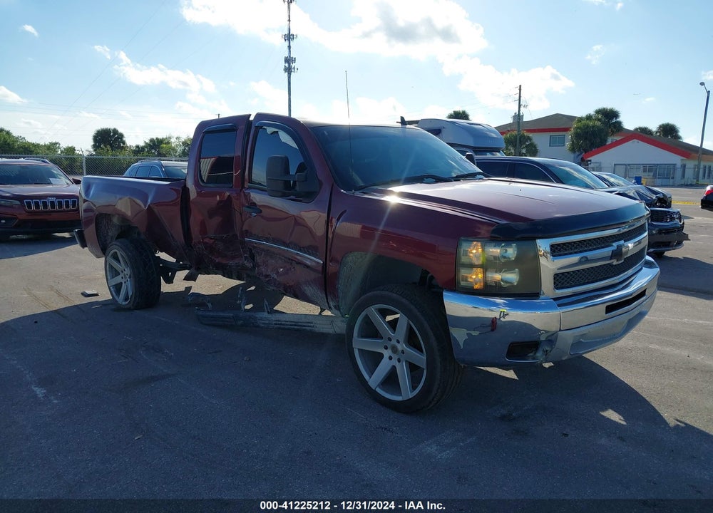 2013 CHEVROLET SILVERADO 1500 LT VIN: 1GCRCSE09DZ131593