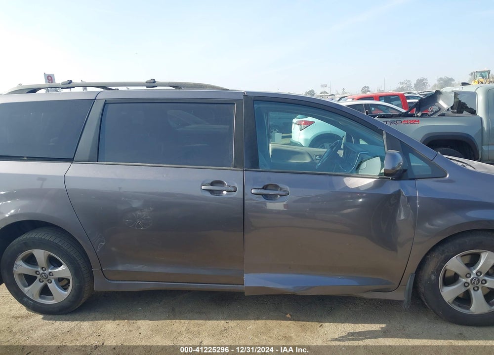 2019 TOYOTA SIENNA LE 8 PASSENGER VIN: 5TDKZ3DC4KS987948