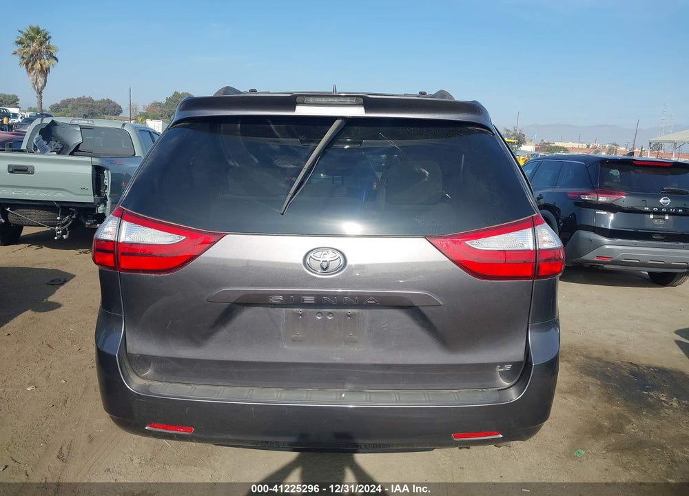 2019 TOYOTA SIENNA LE 8 PASSENGER VIN: 5TDKZ3DC4KS987948