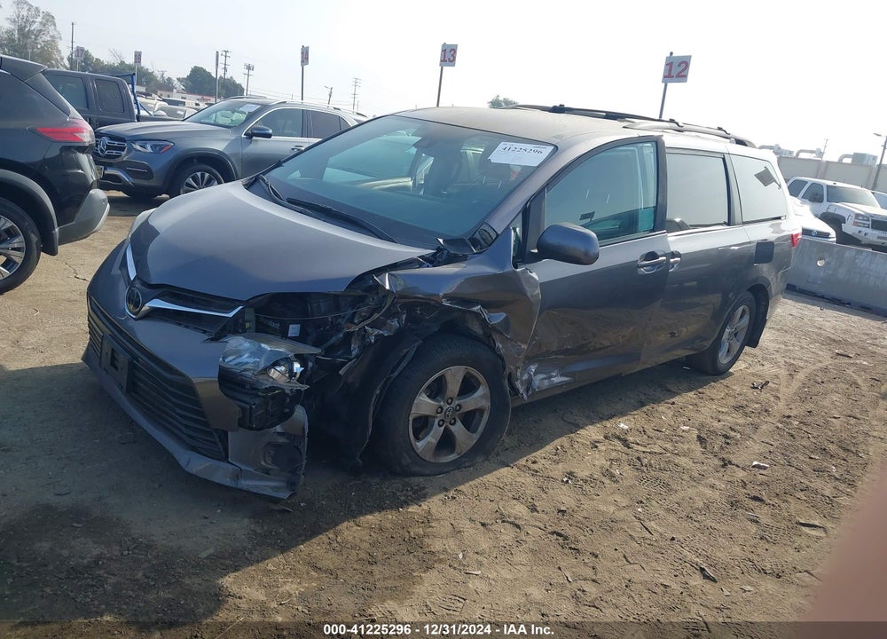 2019 TOYOTA SIENNA LE 8 PASSENGER VIN: 5TDKZ3DC4KS987948