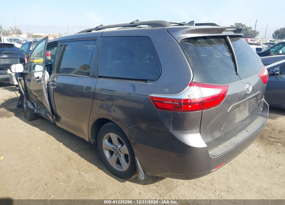 2019 TOYOTA SIENNA LE 8 PASSENGER VIN: 5TDKZ3DC4KS987948