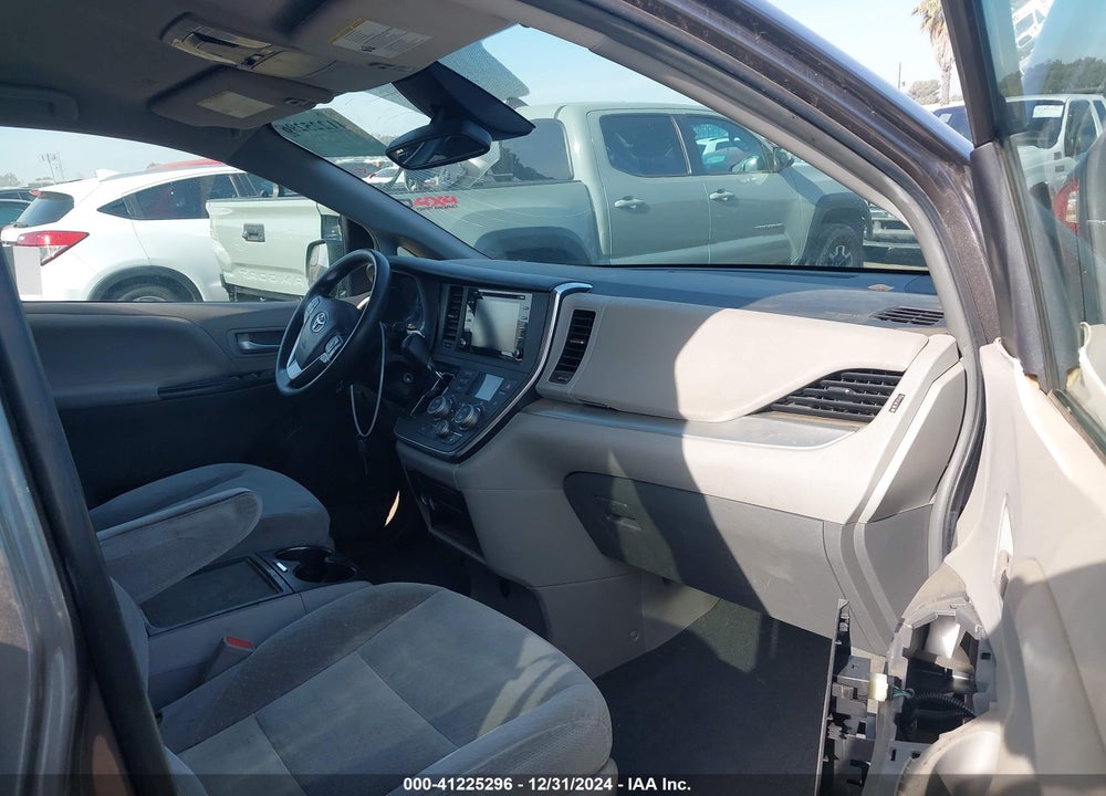 2019 TOYOTA SIENNA LE 8 PASSENGER VIN: 5TDKZ3DC4KS987948
