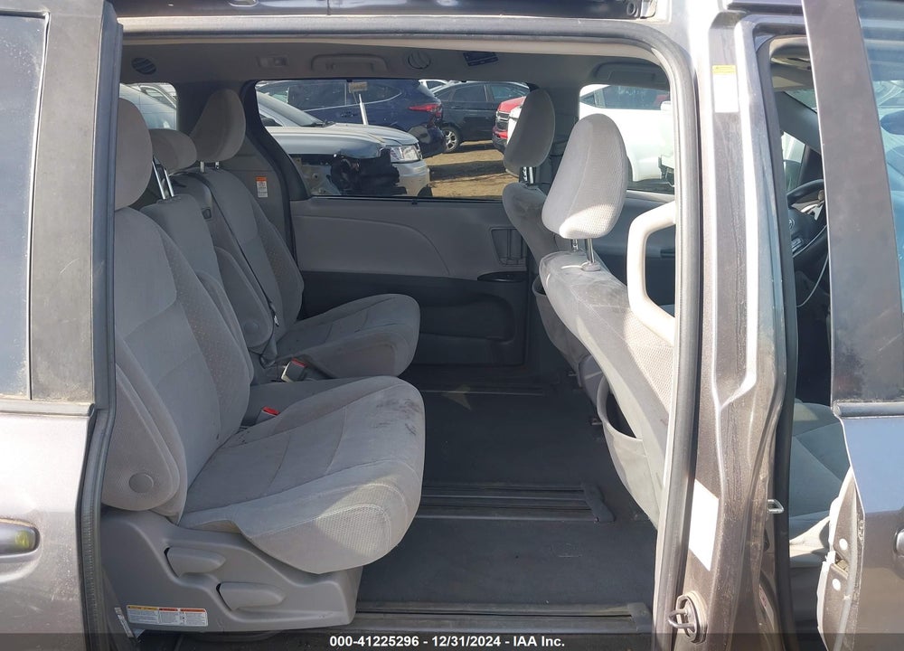 2019 TOYOTA SIENNA LE 8 PASSENGER VIN: 5TDKZ3DC4KS987948