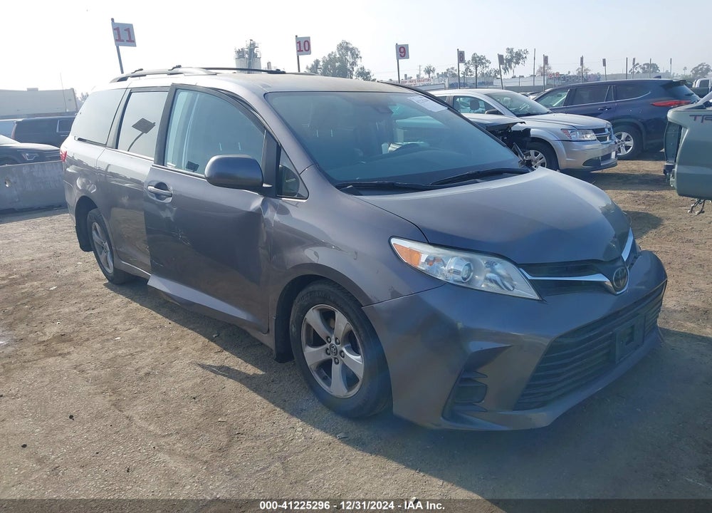2019 TOYOTA SIENNA LE 8 PASSENGER VIN: 5TDKZ3DC4KS987948