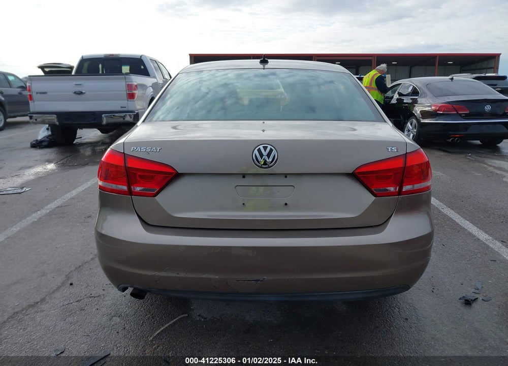 2015 VOLKSWAGEN PASSAT VIN: 1VWAT7A36FC028564