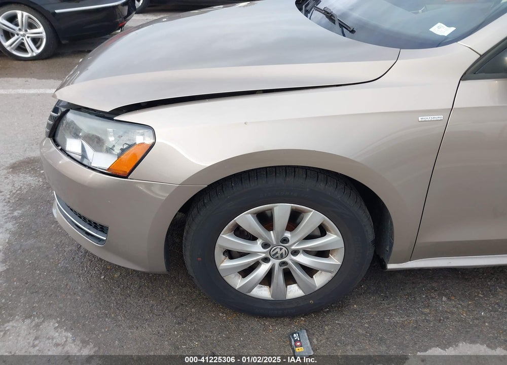 2015 VOLKSWAGEN PASSAT VIN: 1VWAT7A36FC028564