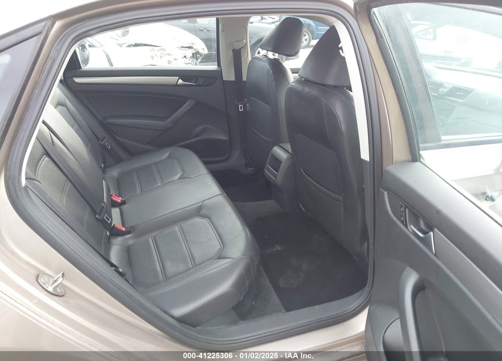 2015 VOLKSWAGEN PASSAT VIN: 1VWAT7A36FC028564