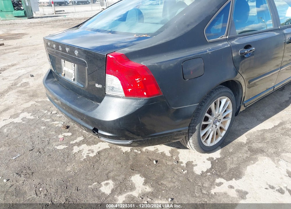 2010 VOLVO S40 2.4I VIN: YV1390MSXA2509110