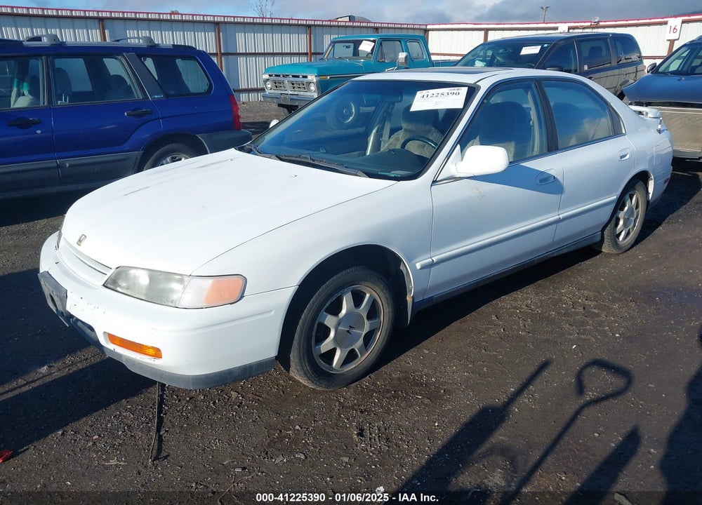 1994 HONDA ACCORD EX VIN: 1HGCD5662RA135595