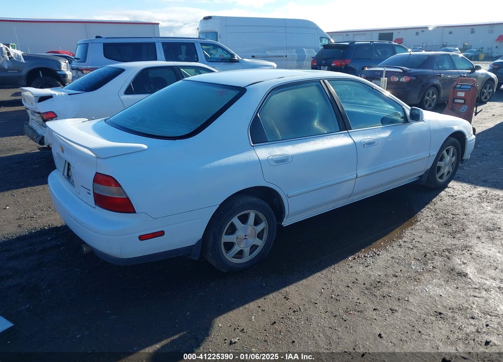1994 HONDA ACCORD EX VIN: 1HGCD5662RA135595