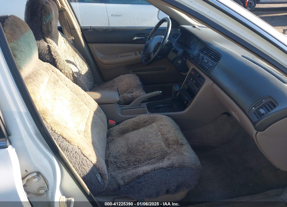 1994 HONDA ACCORD EX VIN: 1HGCD5662RA135595